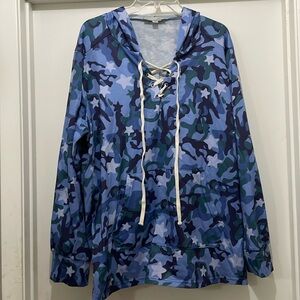 Blue camo hooded shirt. Size 3X . Luukse brand.
